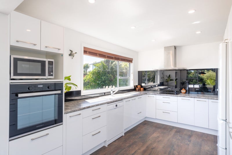 7 Livet Place, Papakowhai, Porirua - Carousel 2