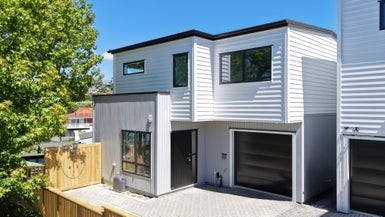 62 Lyons Avenue, Murrays Bay, Auckland - Carousel 1