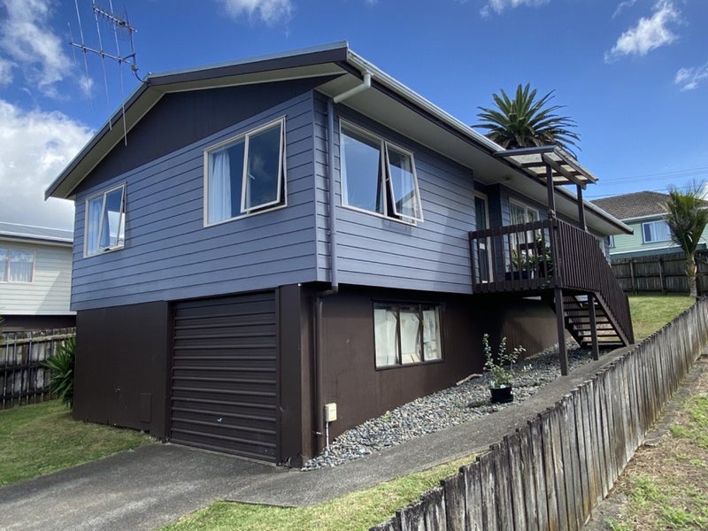 16 Wilkinson Avenue, Kamo, Whangarei - Carousel 1