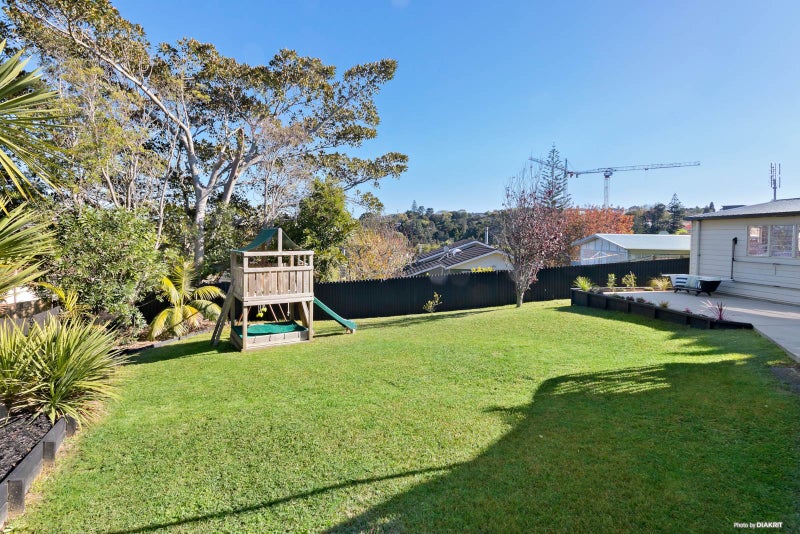 33 Commodore Drive, Lynfield, Auckland - Carousel 2