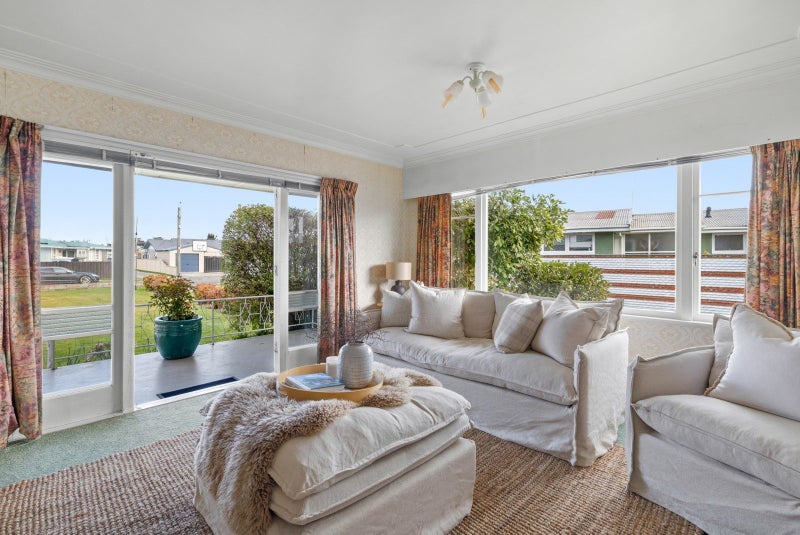 8 Keats Avenue, Onekawa, Napier - Carousel 2