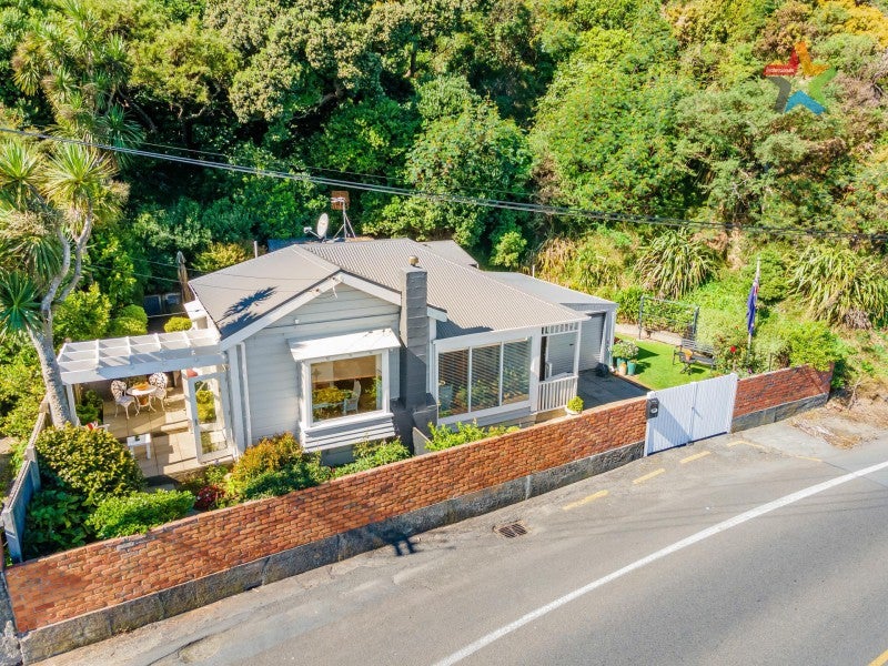 409 Marine Drive, Mahina Bay, Lower Hutt - Carousel 1