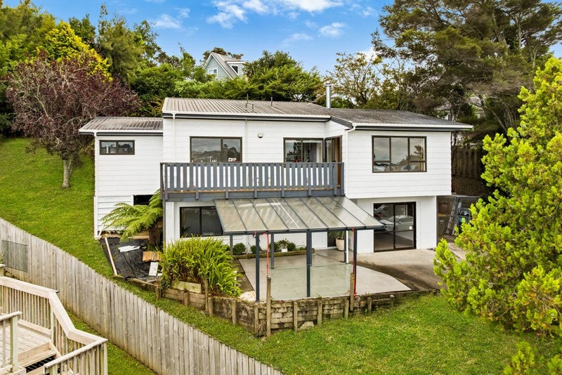1 Relko Crescent, Torbay, Auckland - Carousel 1