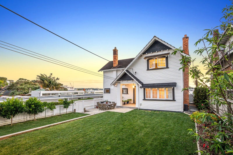 5 Stanley Point Road, Stanley Point, Auckland - Carousel 2