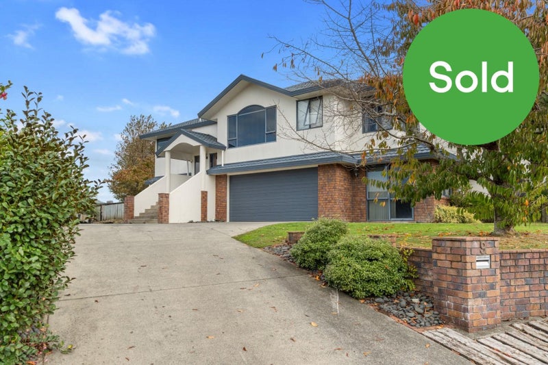 9 Guernsey Place, Grandview Heights, Hamilton - Carousel 1