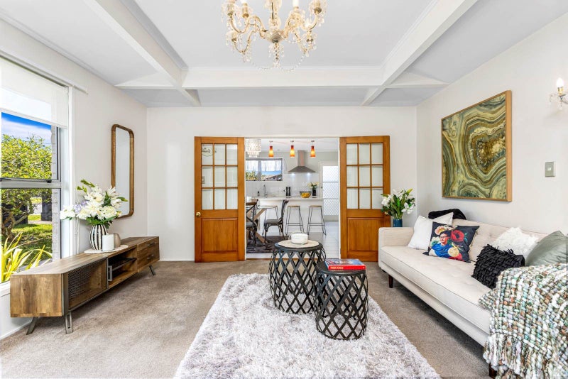 15A Doment Crescent, Orewa - Carousel 1