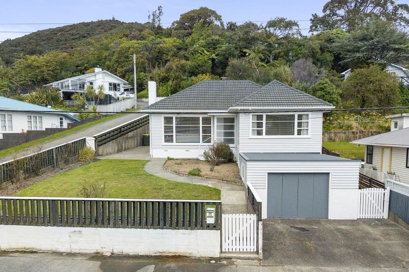 214 Waddington Drive, Naenae, Lower Hutt - Carousel 1