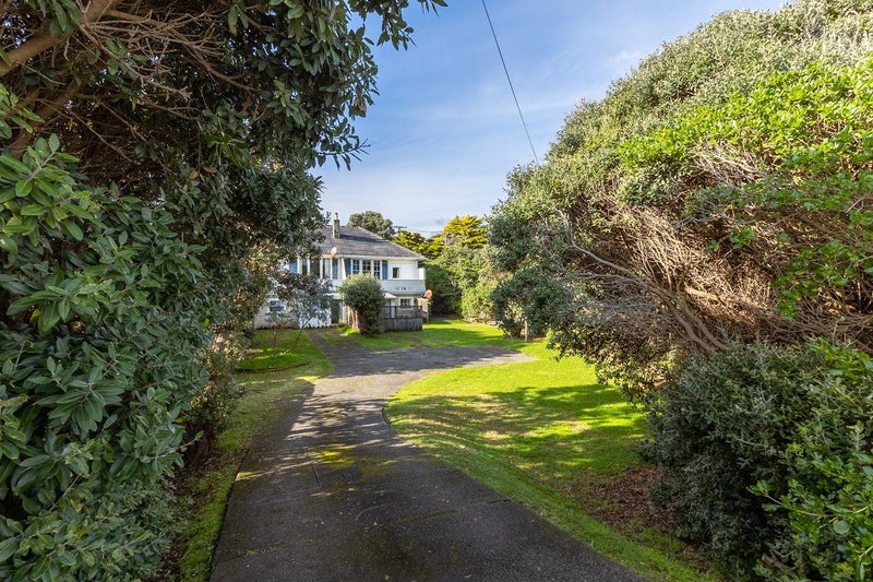 25 The Esplanade, Raumati South, Paraparaumu - Carousel 1