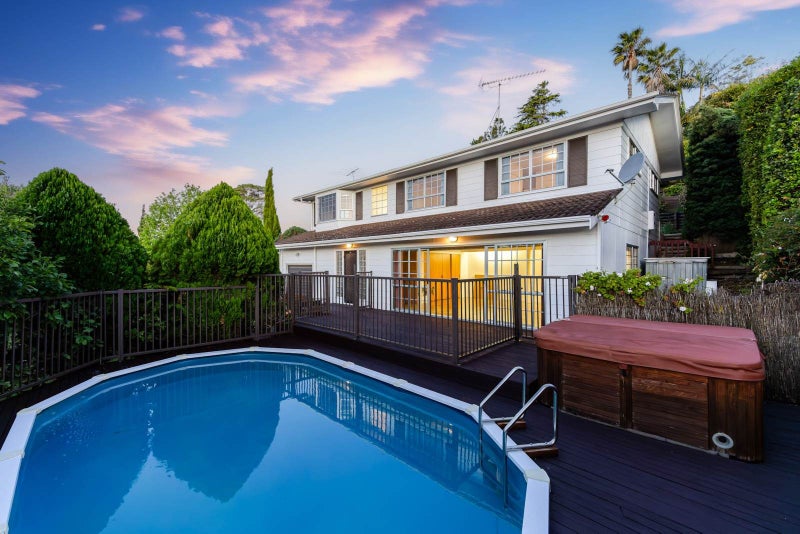 39 Squirrel Lane, Browns Bay, Auckland - Carousel 2