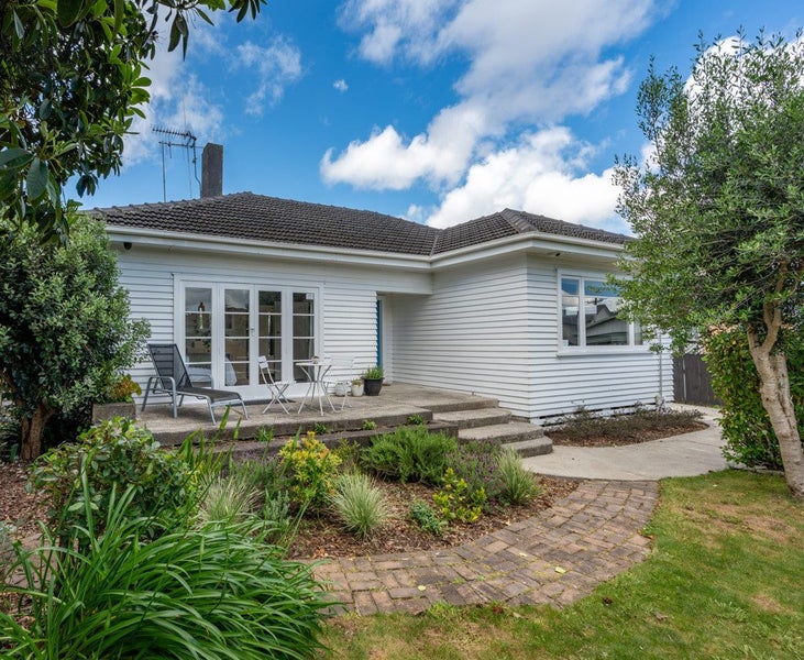 40 Enderley Avenue, Enderley, Hamilton - Carousel 1