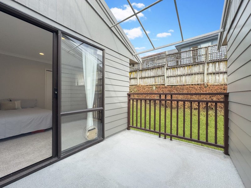 2/19 Lagoon Drive, Panmure, Auckland - Carousel 2