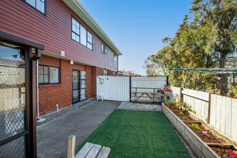 96 Oxford Street, Tawa, Wellington - Carousel 21