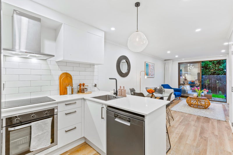 32 Wharara Lane, Massey, Auckland - Carousel 1