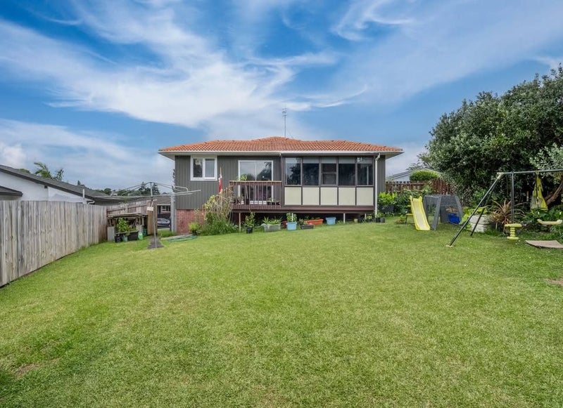 46 Advene Road, Cockle Bay, Auckland - Carousel 1