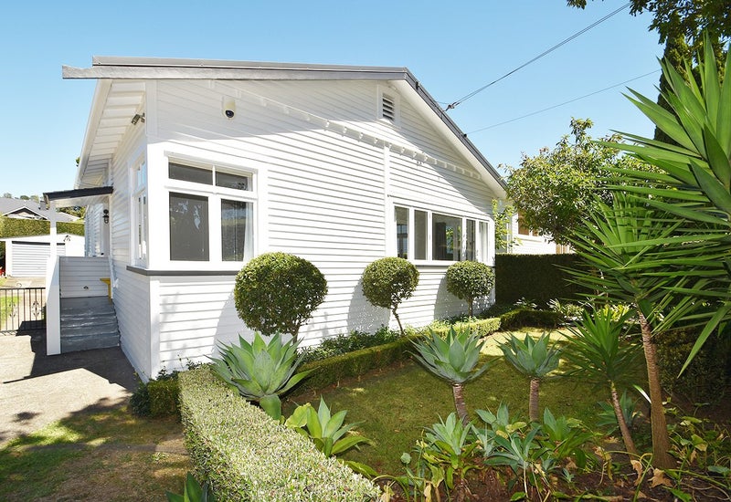 28 Wairere Avenue, Mount Albert, Auckland - Carousel 1