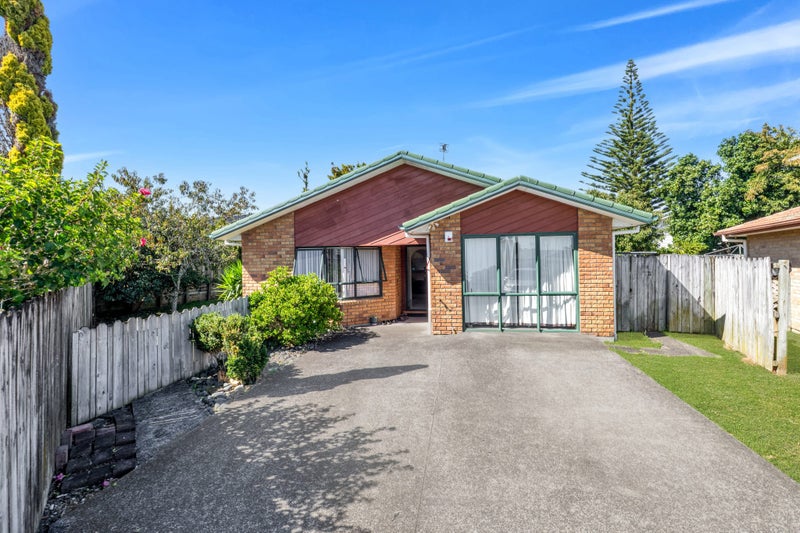 16 Matilda Place, Weymouth, Auckland - Carousel 1