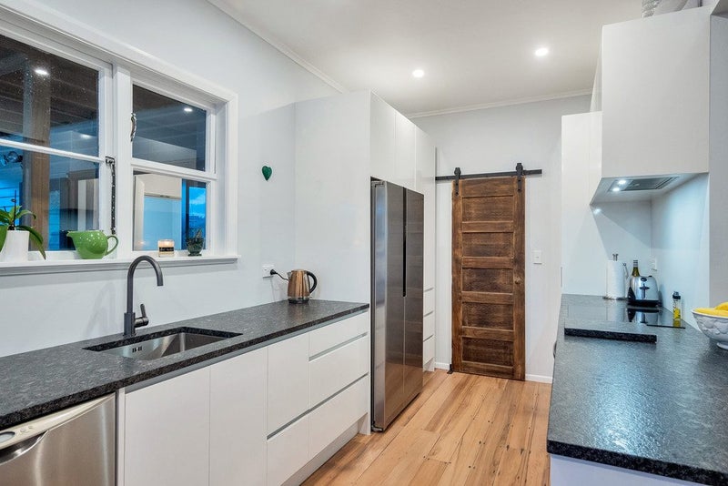 8 Daventry Street, Waterview, Auckland - Carousel 2