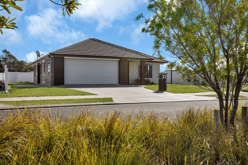 16 Maturiki Drive, One Tree Point - Carousel 1