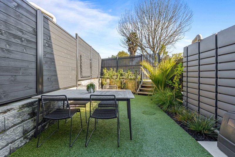 8/3 Fairdale Place, Birkdale, Auckland - Carousel 2
