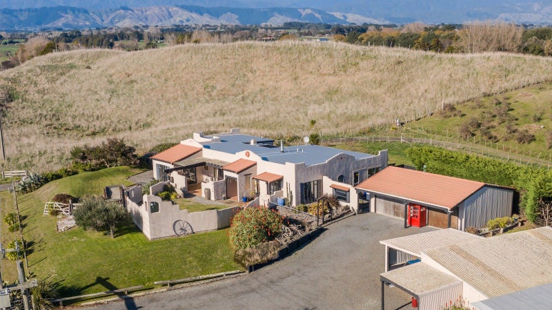 15 Waitarere Beach Road, Waitārere, Levin - Carousel 1