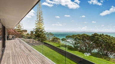 8 Pacific Parade, Army Bay, Whangaparaoa - Carousel 1