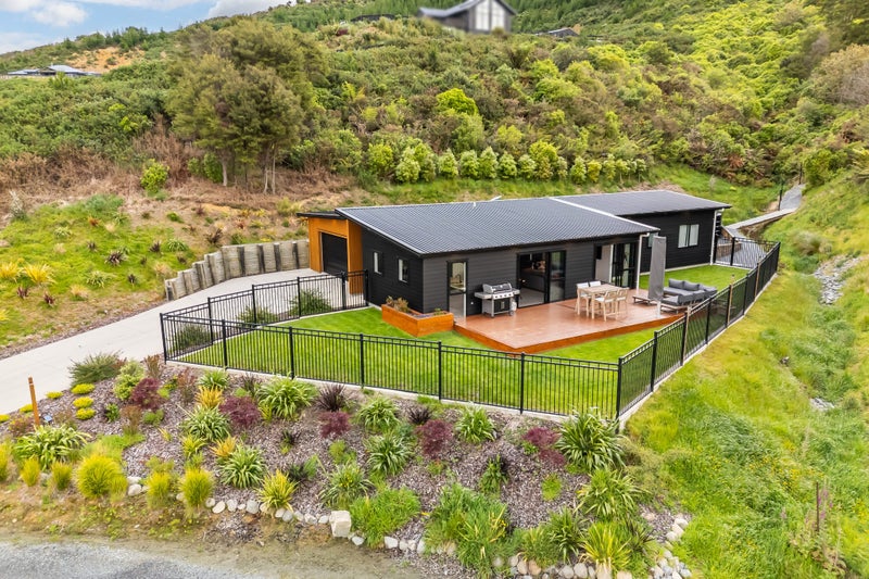 7 Margaret Mahy Drive, Whitemans Valley, Upper Hutt, Wellington - Carousel 1