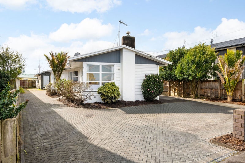 1/54 May Street, Hamilton East, Hamilton - Carousel 1