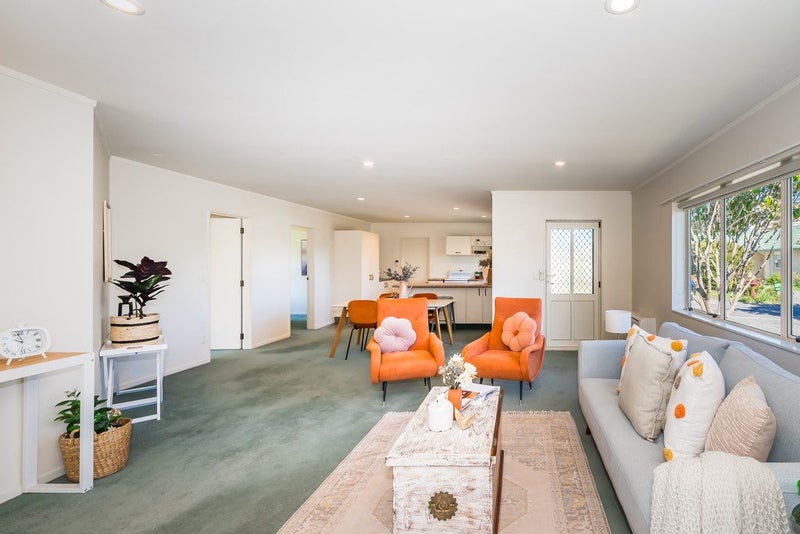 7 Villa Grove, Paraparaumu - Carousel 1