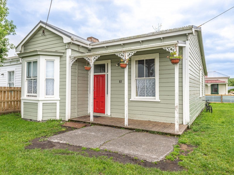 17 Kelvin Street, Aramoho, Whanganui - Carousel 1