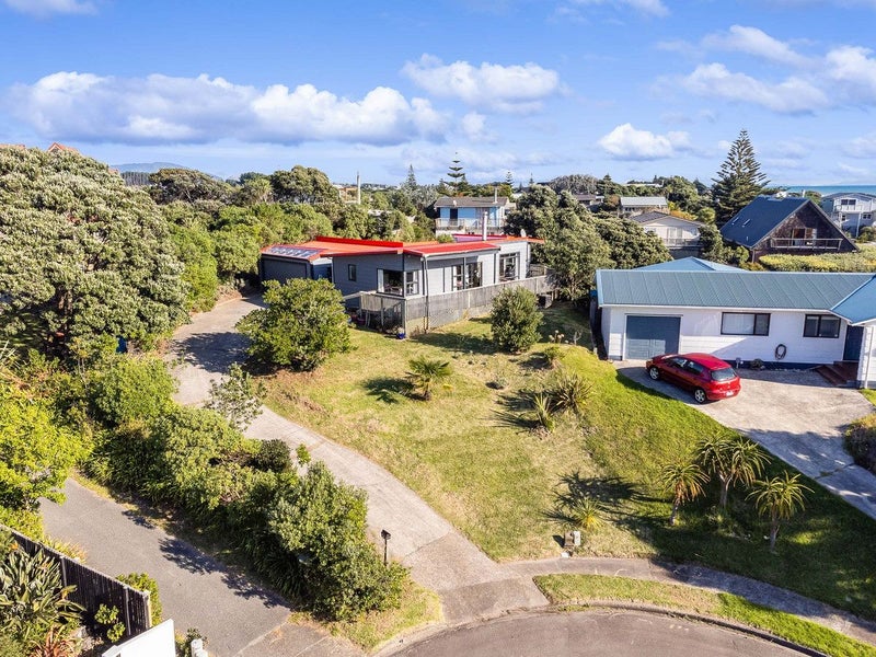 16 Frances Street, Waikanae Beach, Waikanae - Carousel 2