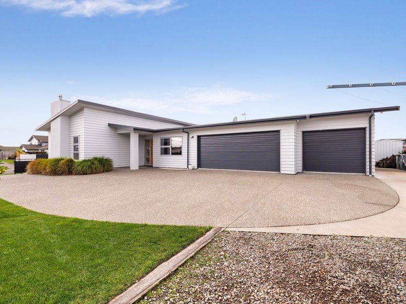 20 Rosalie Terrace, Kelvin Grove, Palmerston North - Carousel 1
