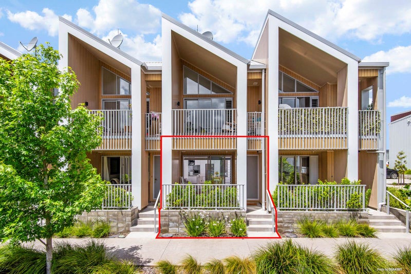 10/2 Warrant Officer Lane, Hobsonville, Auckland - Carousel 1