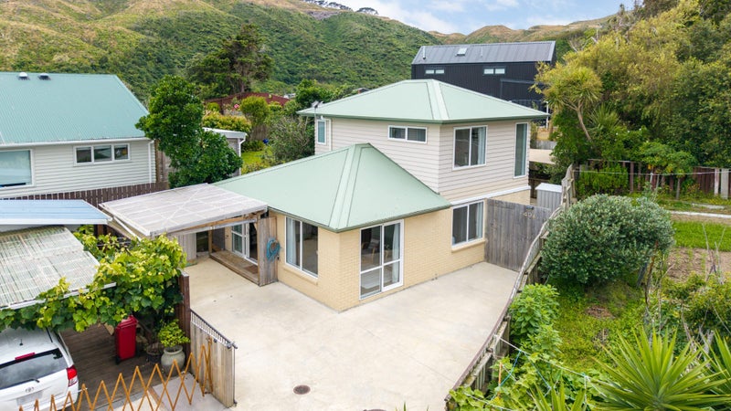 49A Raroa Terrace, Tawa, Wellington - Carousel 2