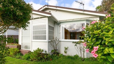 52 Darlington Road, Miramar, Wellington - Carousel 1