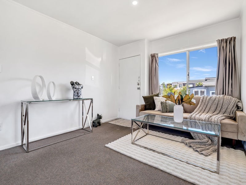 2/26 Arawa Street, New Lynn, Auckland - Carousel 1