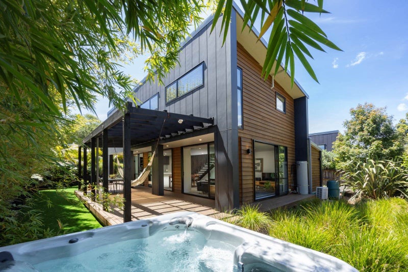 36 Shah Place, Glen Eden, Auckland - Carousel 1