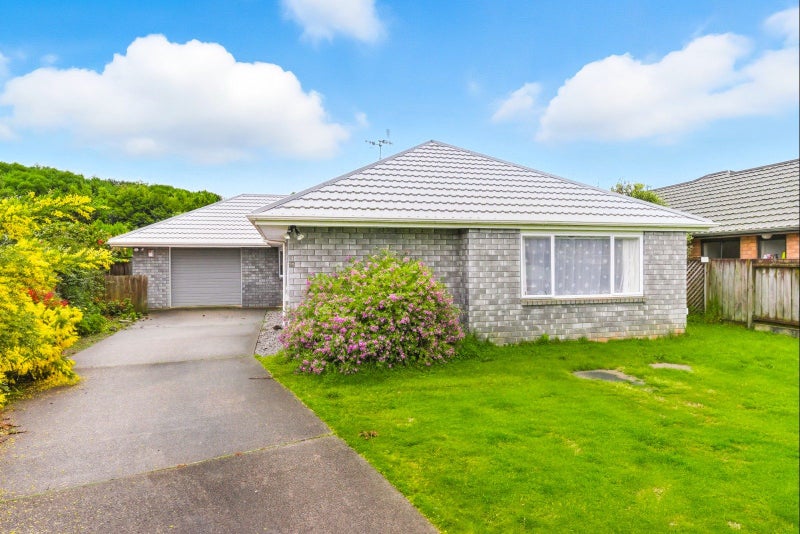 35 Spackman Crescent, Paraparaumu - Carousel 1