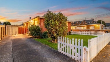 1/6 OXFORD CRES, CENTRAL, UPPER HUTT - Carousel 1