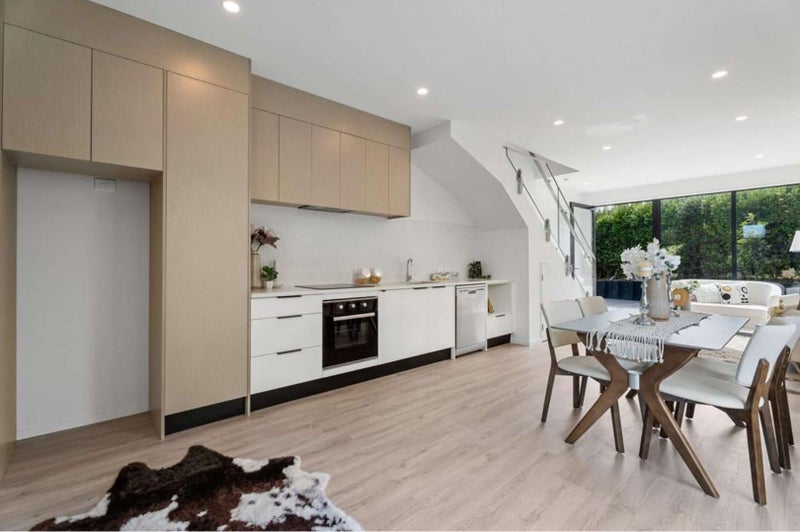 4/10 Hutchinsons Road, Bucklands Beach, Auckland - Carousel 2