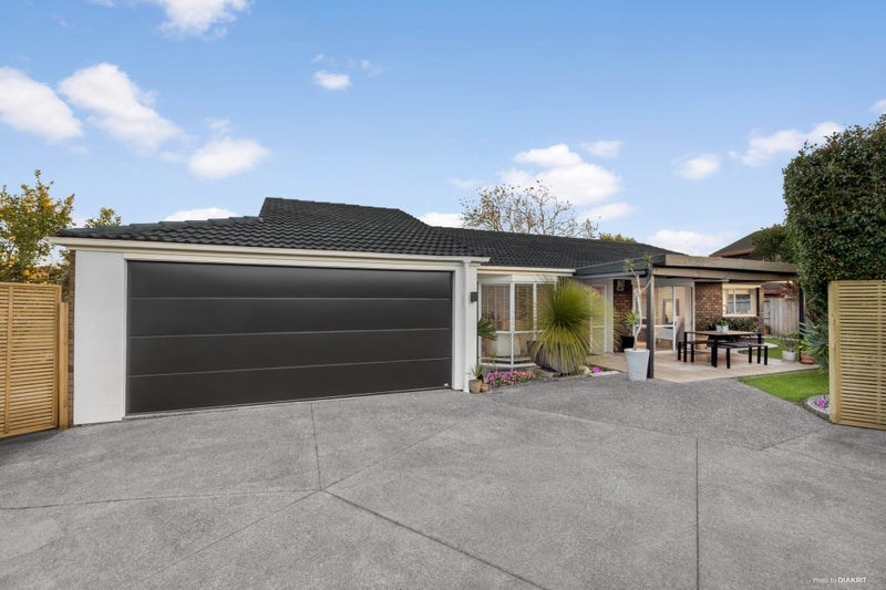 14B Kallaroo Place, Botany Downs, Auckland - Carousel 1