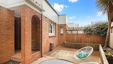 2/281 Mount Eden Road, Mount Eden, Auckland - Carousel 1