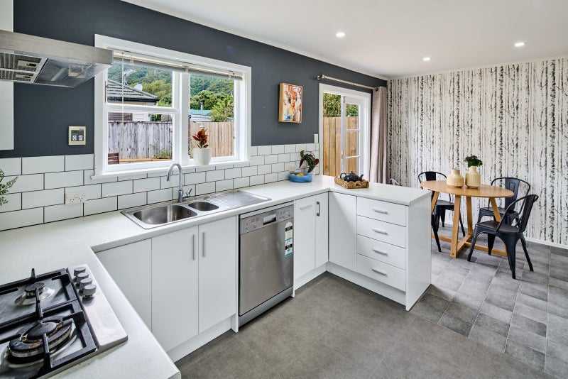 7 Whakataki Grove, Waiwhetu, Lower Hutt - Carousel 2