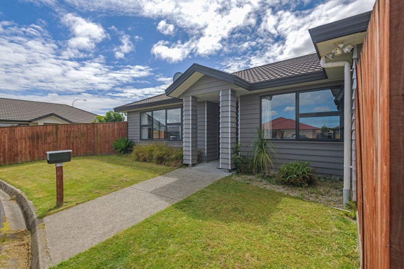 2 Angelina Way, Kelvin Grove, Palmerston North - Carousel 1