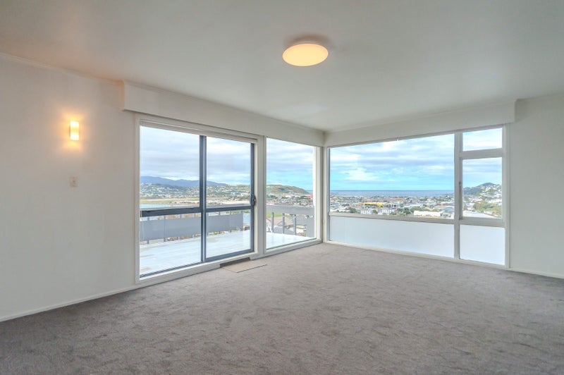 2B Baden Road, Hataitai, Wellington - Carousel 1