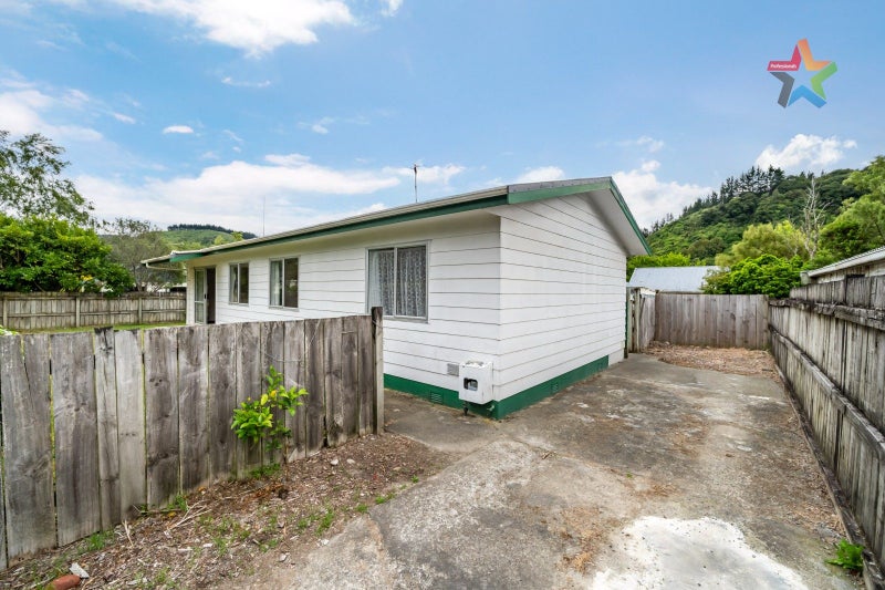 3 Moonstone Grove, Birchville, Upper Hutt - Carousel 1