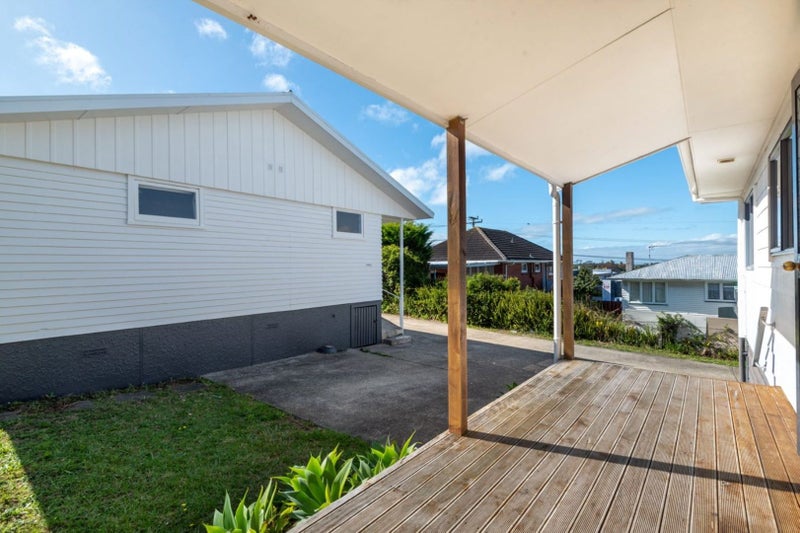 199 Chivalry Road, Glenfield, Auckland - Carousel 12
