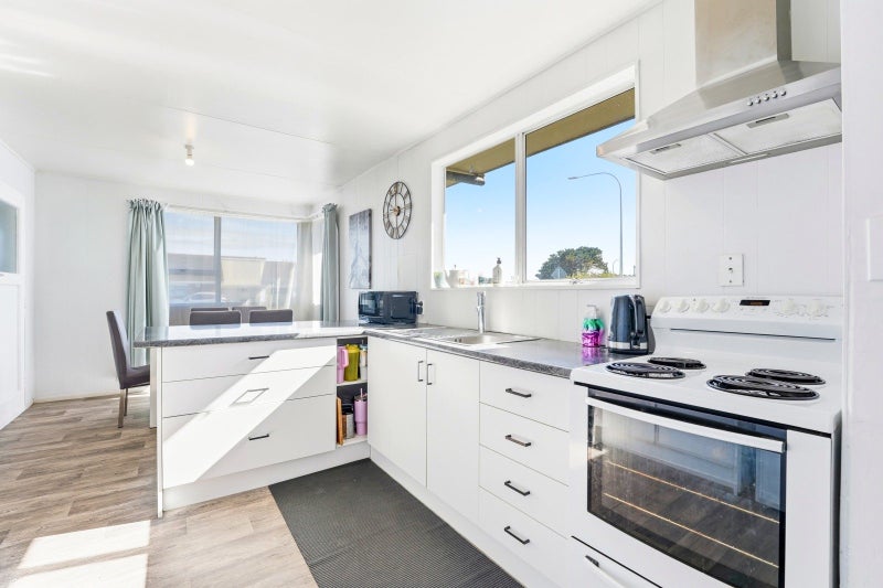 27 Cross Street, Castlecliff, Whanganui - Carousel 2