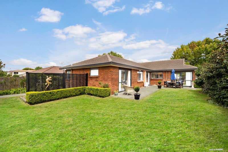 2/143 Millhouse Drive, Golflands, Auckland - Carousel 2