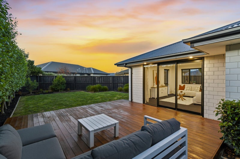71 Sunline Avenue, Lincoln, Lincoln - Carousel 2