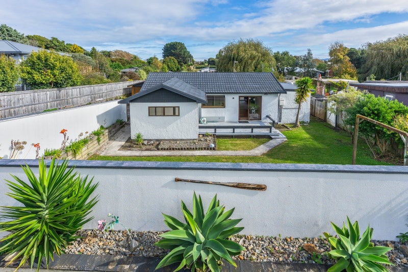 18 Ruru Road, Otaihanga, Paraparaumu - Carousel 1